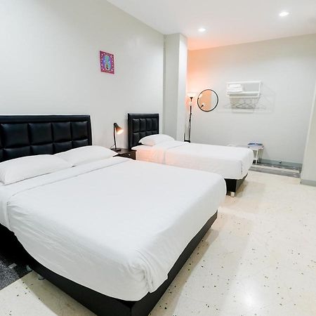 Suksomboon Residence Bangkok Luaran gambar