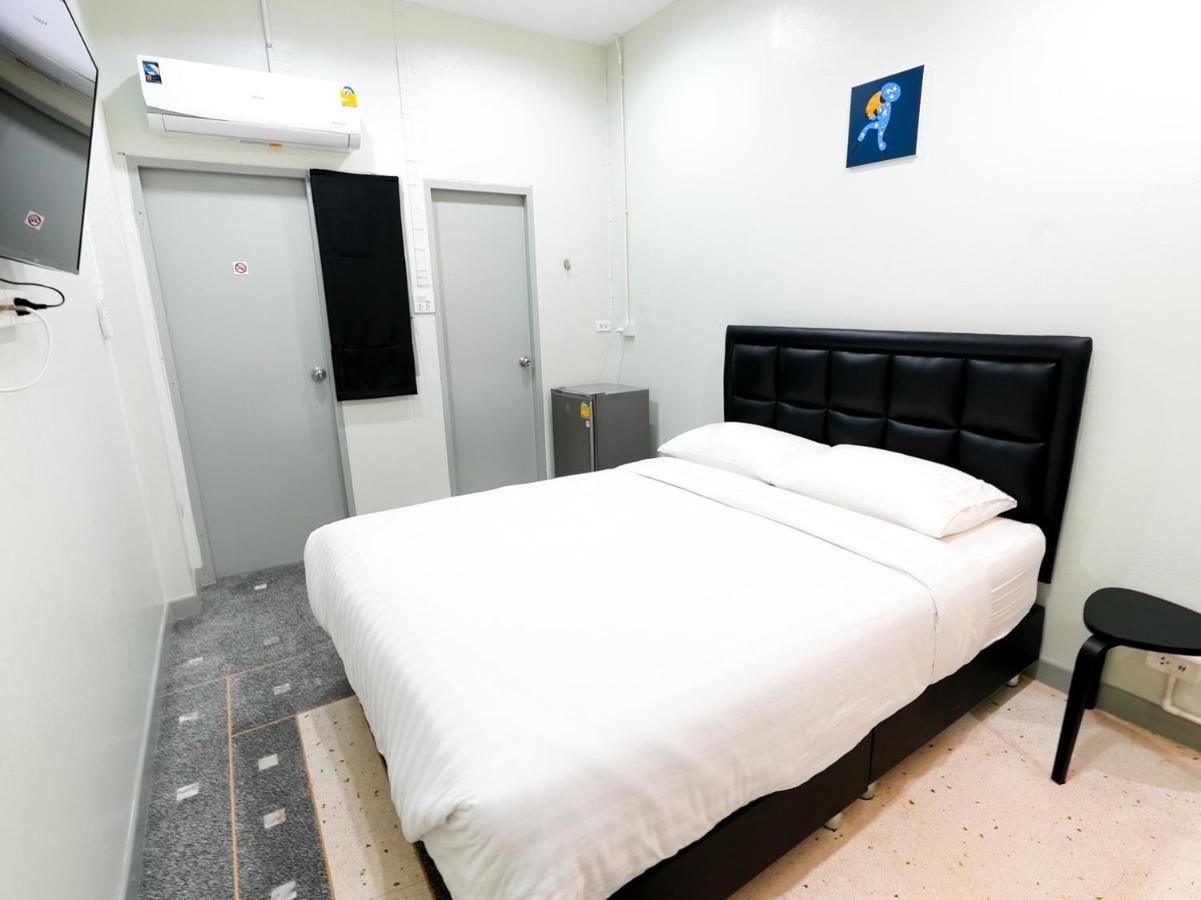 Suksomboon Residence Bangkok Luaran gambar