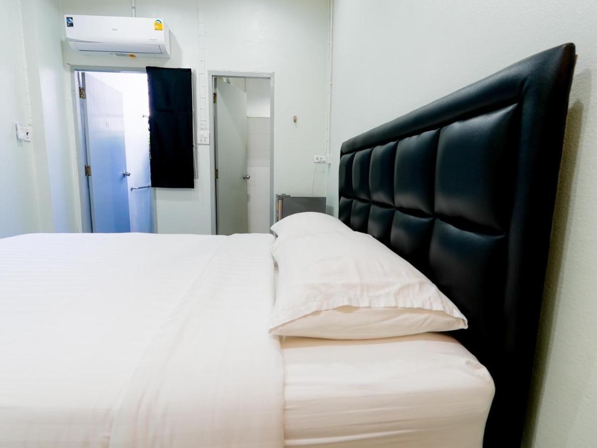 Suksomboon Residence Bangkok Luaran gambar